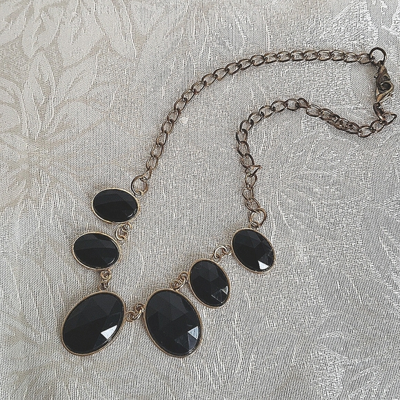 Vintage Jewelry - Vintage black bead necklace